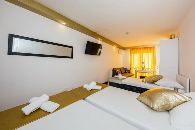 All Saints B&B Kastela