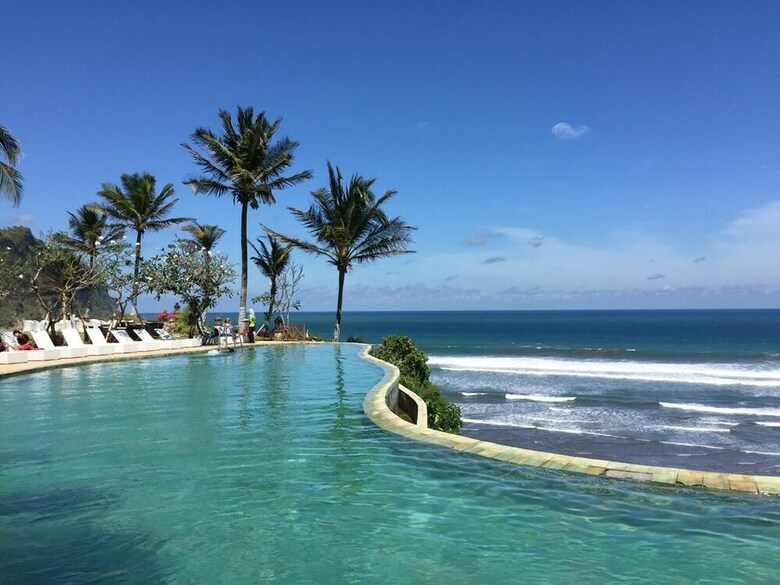 Hotel Queen Of The South Resort