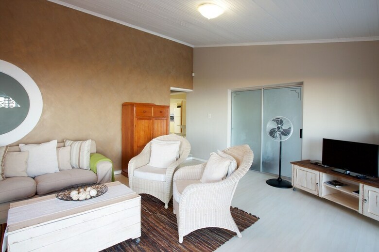Bed & Breakfast Sea Whisper Guest House & Self Catering