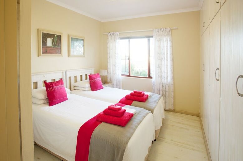 Bed & Breakfast Sea Whisper Guest House & Self Catering
