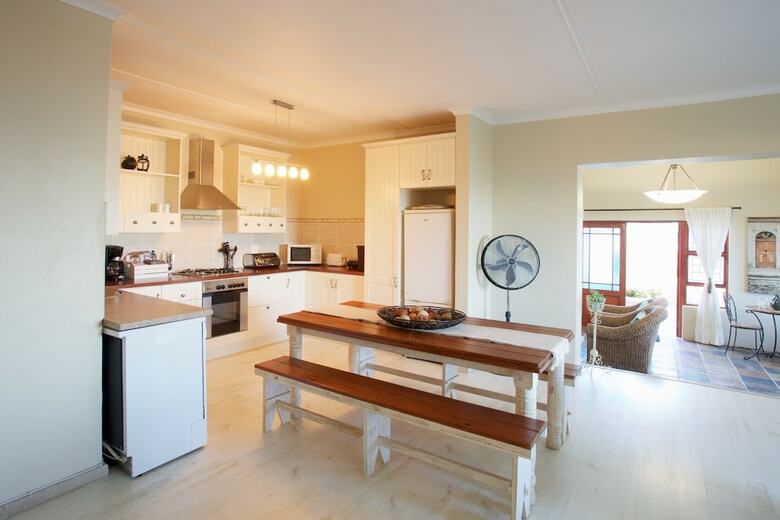 Bed & Breakfast Sea Whisper Guest House & Self Catering