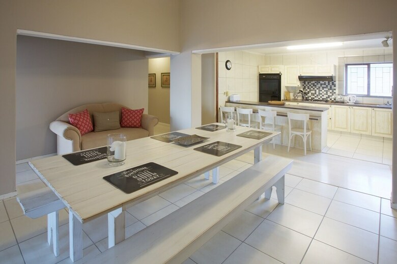 Bed & Breakfast Sea Whisper Guest House & Self Catering