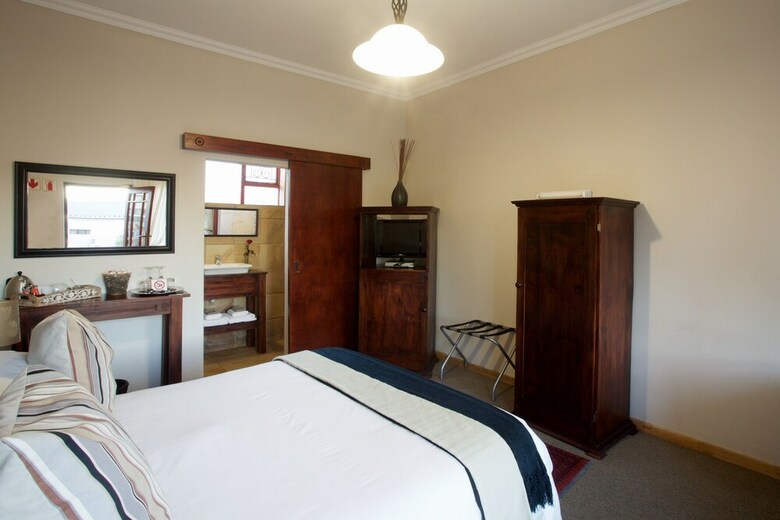 Bed & Breakfast Sea Whisper Guest House & Self Catering