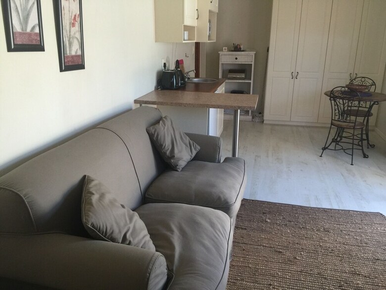 Bed & Breakfast Sea Whisper Guest House & Self Catering