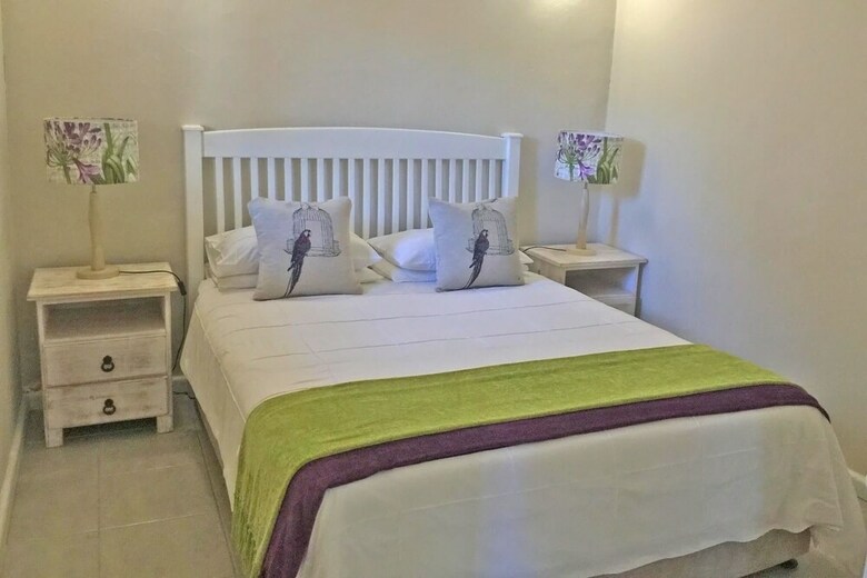 Bed & Breakfast Sea Whisper Guest House & Self Catering