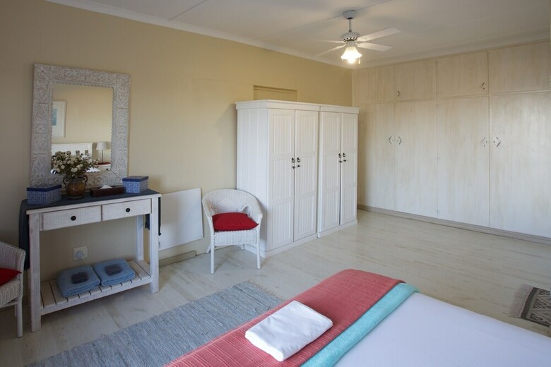 Bed & Breakfast Sea Whisper Guest House & Self Catering