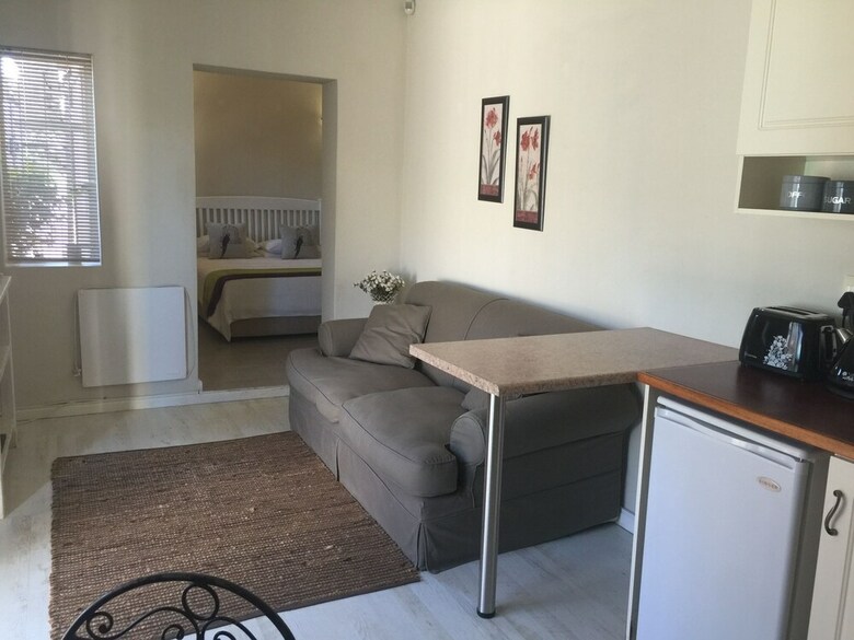 Bed & Breakfast Sea Whisper Guest House & Self Catering