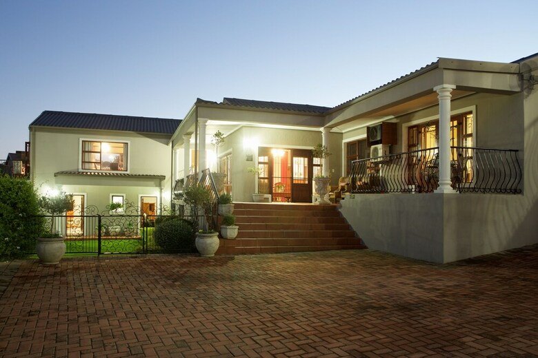 Bed & Breakfast Sea Whisper Guest House & Self Catering