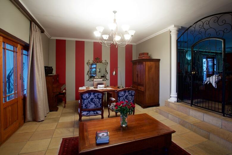 Bed & Breakfast Sea Whisper Guest House & Self Catering