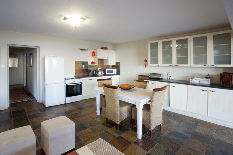 Bed & Breakfast Sea Whisper Guest House & Self Catering