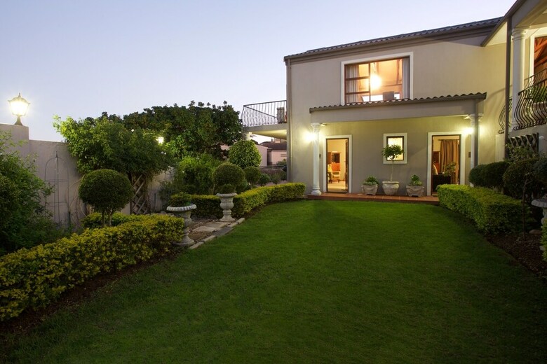 Bed & Breakfast Sea Whisper Guest House & Self Catering
