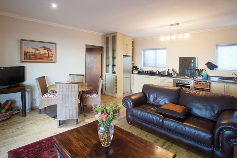 Bed & Breakfast Sea Whisper Guest House & Self Catering