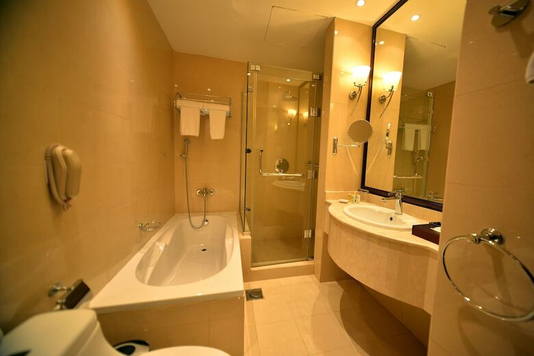 Strato Hotel By Warwick