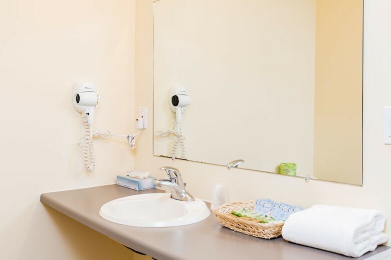 Hotel Capt.'s Inn & Suites