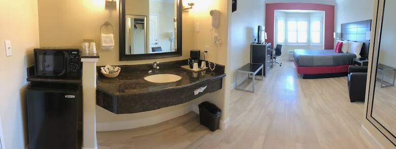 Gateway Inn And Suites Hotel