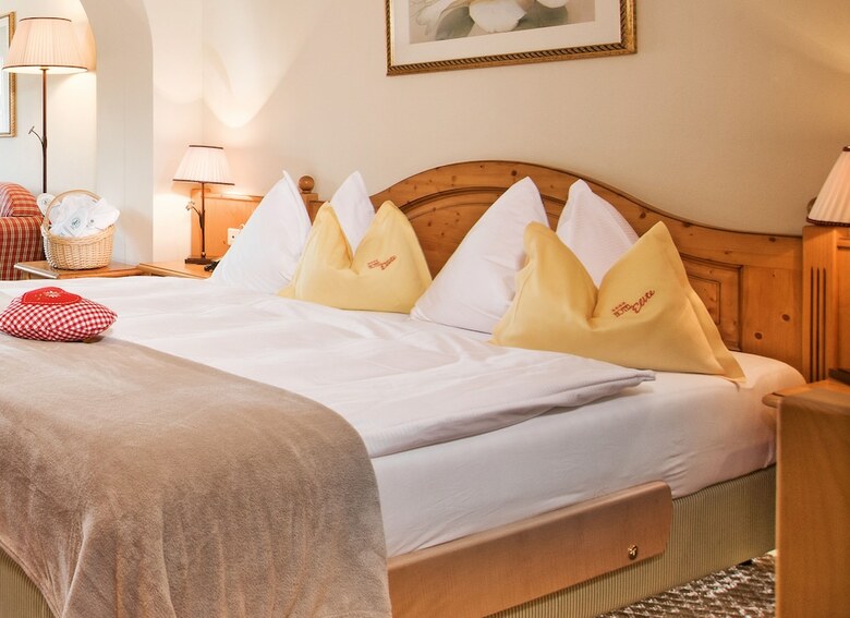 Hotel Elite (Adults Only 16+)