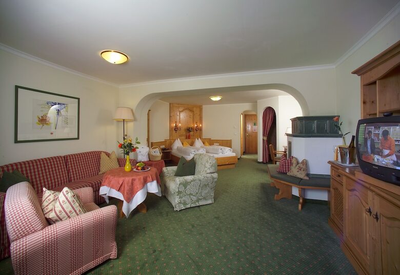 Hotel Elite (Adults Only 16+)