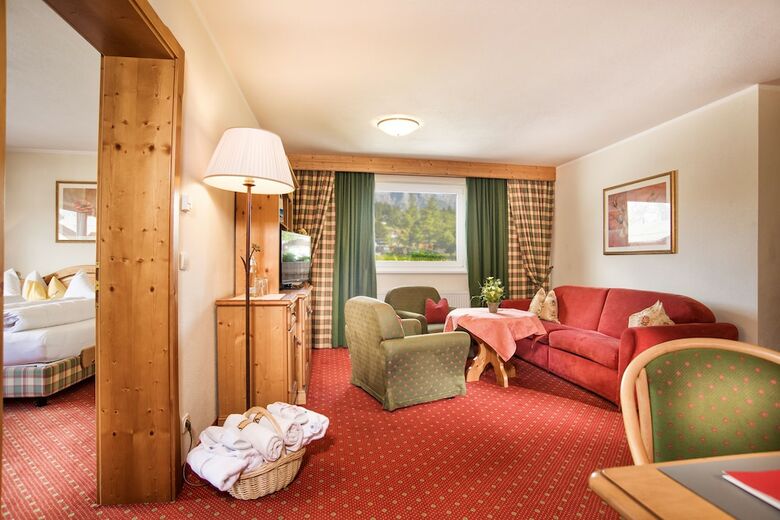 Hotel Elite (Adults Only 16+)