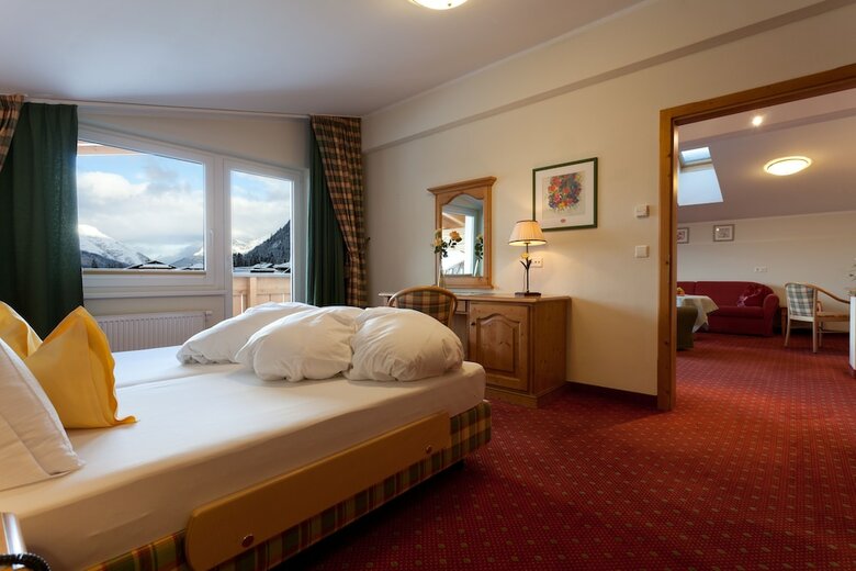 Hotel Elite (Adults Only 16+)