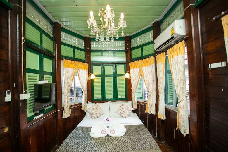 Hostal Laksameenarai Guesthouse - Hostel