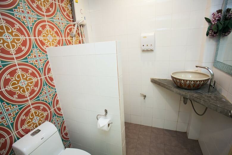 Hostal Laksameenarai Guesthouse - Hostel