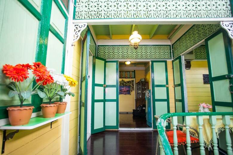 Hostal Laksameenarai Guesthouse - Hostel
