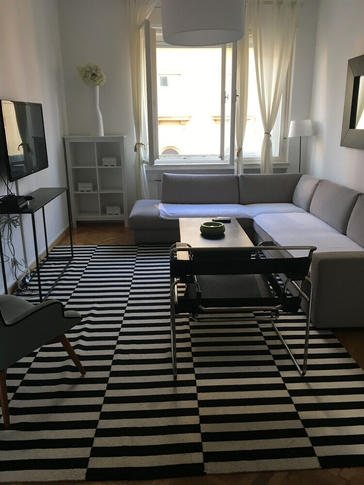 Apartamentos Angel Main Square