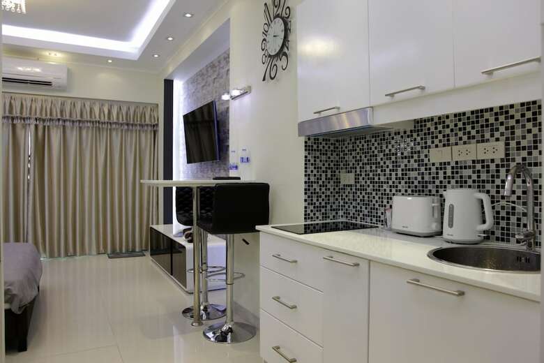 Thepthip Artdeco Apartments