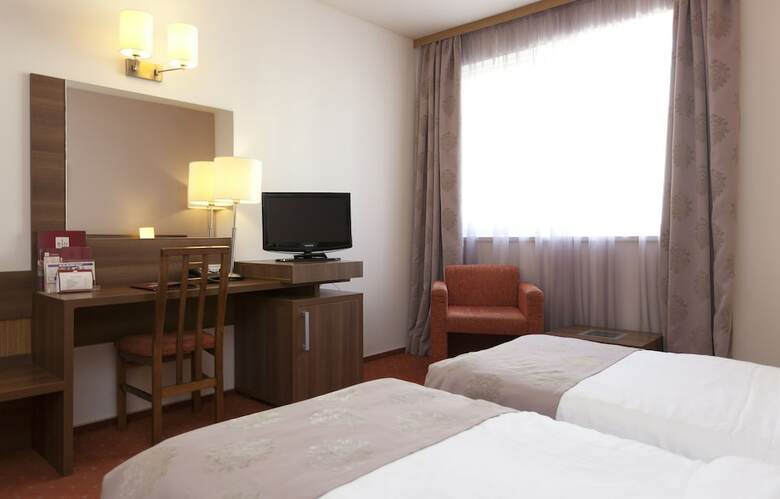 Hotel Rin Airport
