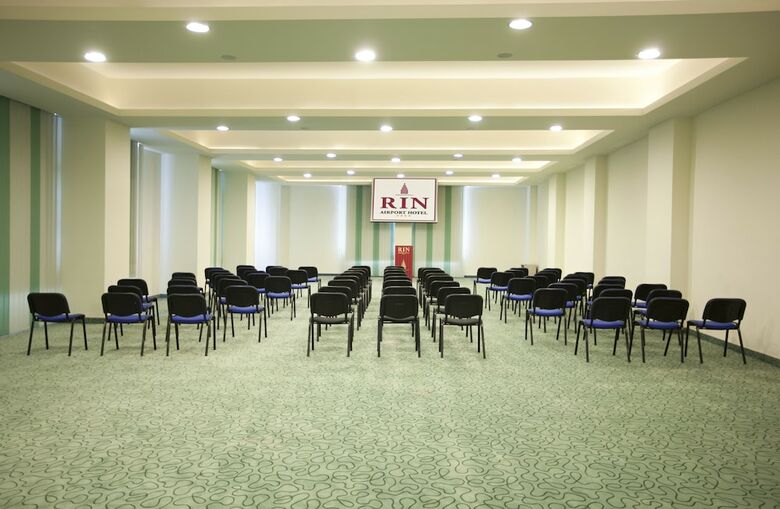 Hotel Rin Airport