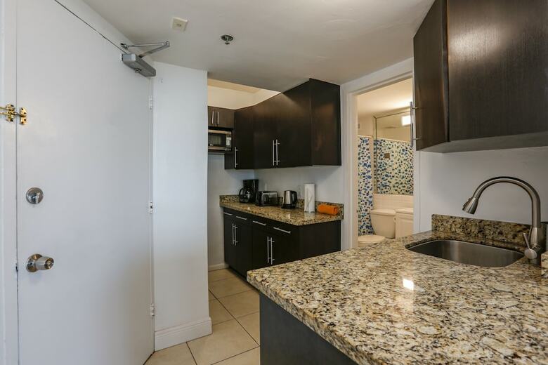 Apartamentos Castle Beach Suites By Miarentals