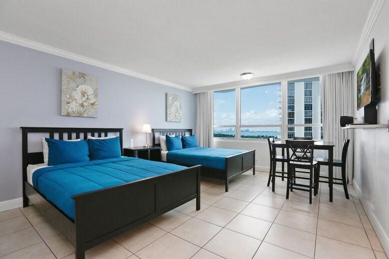 Apartamentos Castle Beach Suites By Miarentals