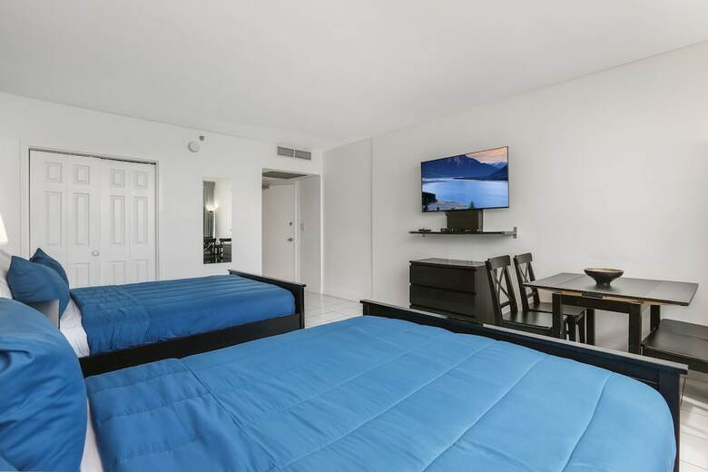Apartamentos Castle Beach Suites By Miarentals