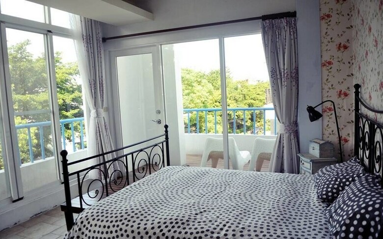 Hotel Oia Cafe B&B