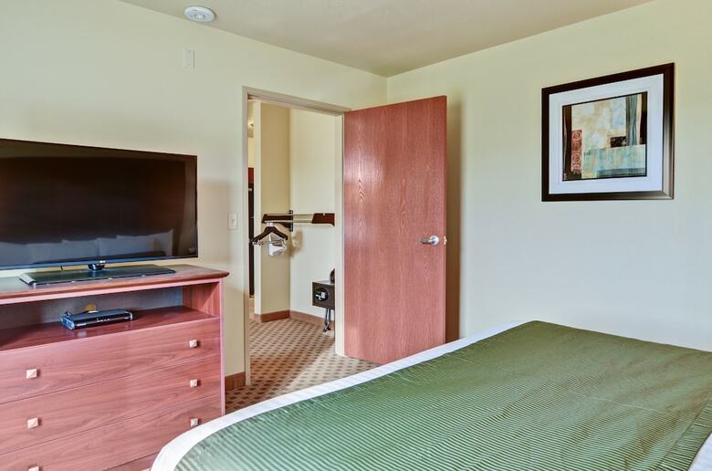 Hotel Cobblestone Inn & Suites - Ambridge