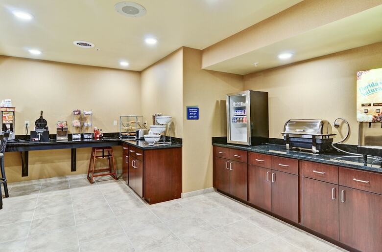 Hotel Cobblestone Inn & Suites - Ambridge