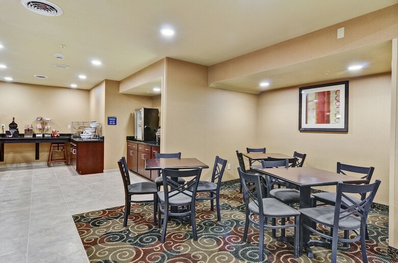 Hotel Cobblestone Inn & Suites - Ambridge