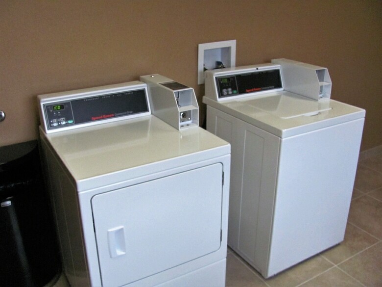 Hotel Cobblestone Inn & Suites - Ambridge