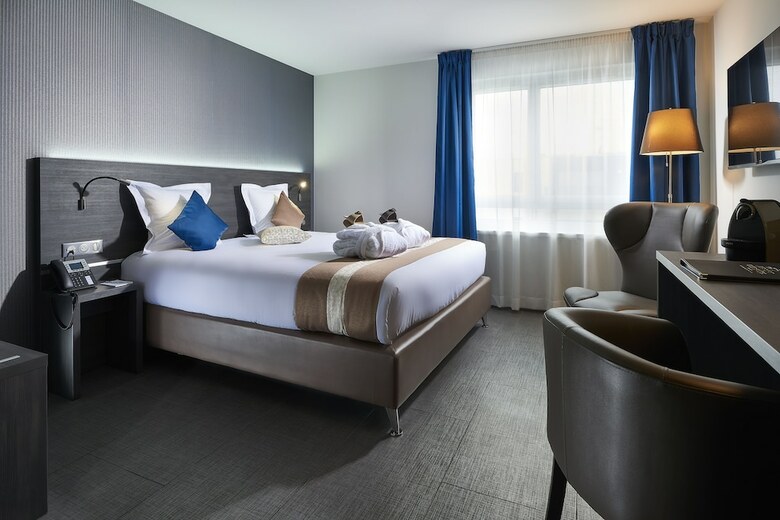 Brit Airport Club Hotel