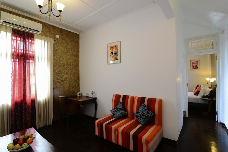 Hotel Deco On 44
