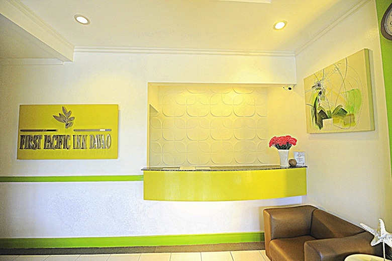 Hotel First Pacific Inn