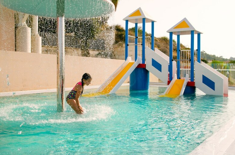 Hotel Louis St Elias Resort & Waterpark