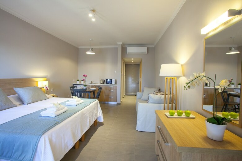 Hotel Louis St Elias Resort & Waterpark