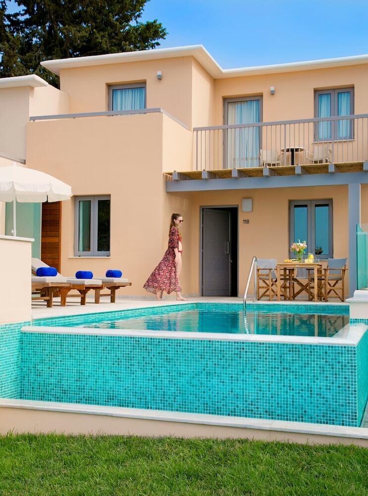 Hotel Louis St Elias Resort & Waterpark