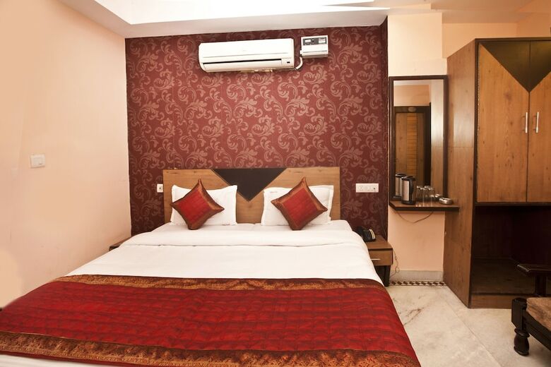 Oyo 337 Hotel Anand