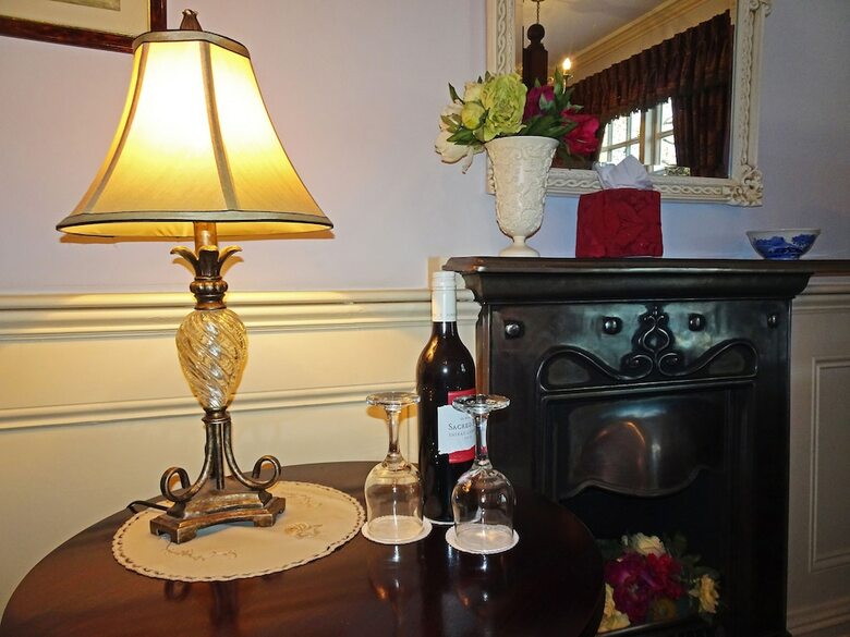 Hotel Storrs Gate House
