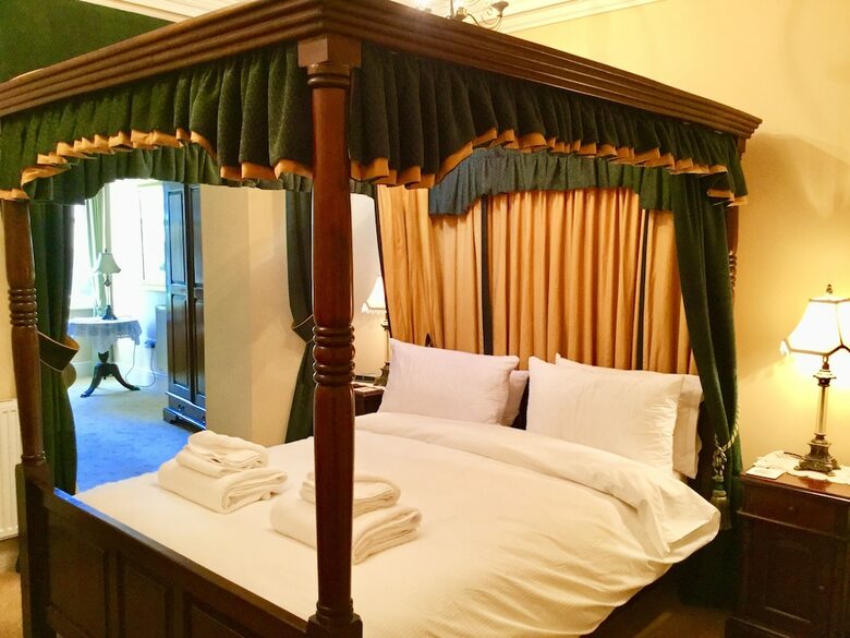Hotel Storrs Gate House