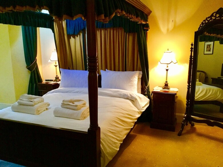 Hotel Storrs Gate House
