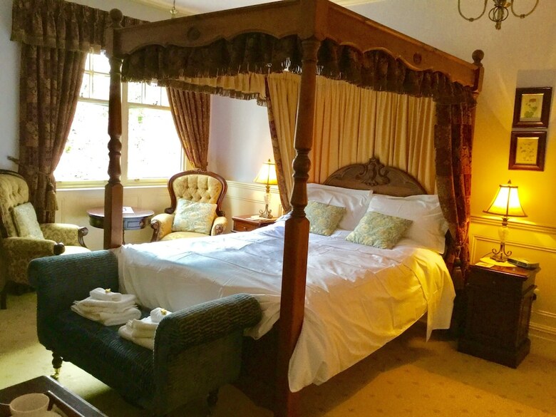 Hotel Storrs Gate House