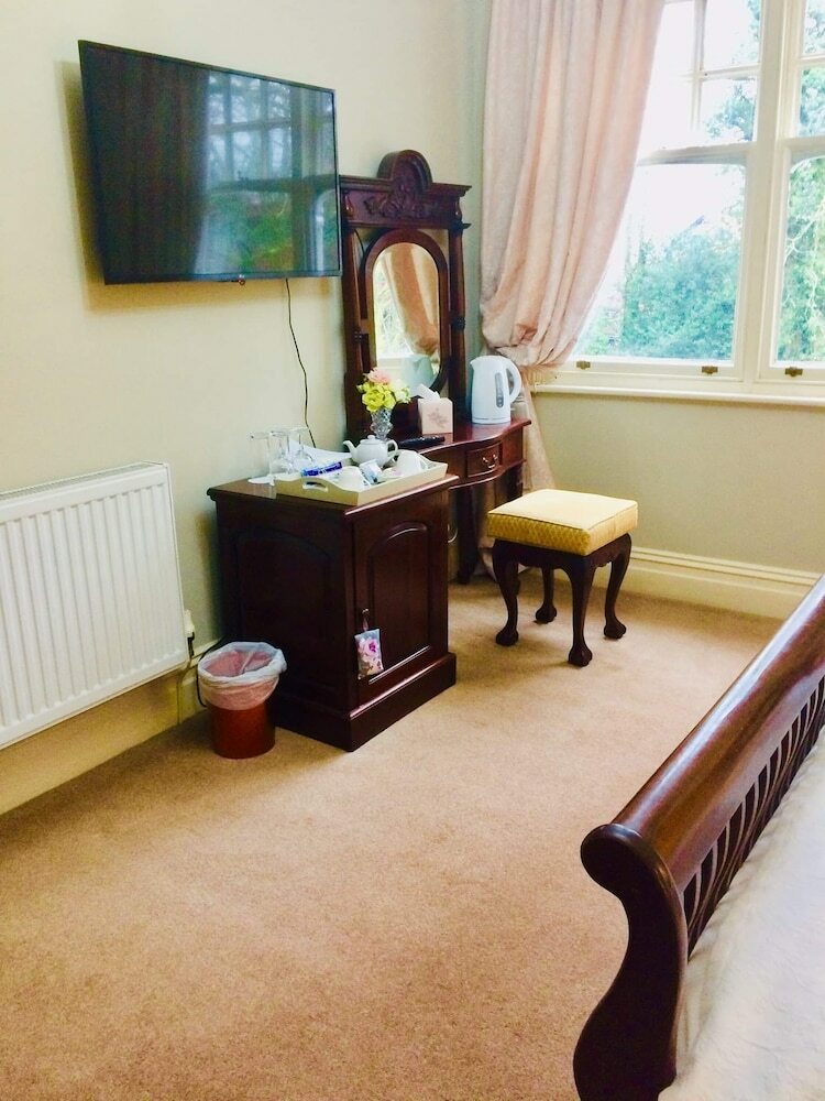 Hotel Storrs Gate House